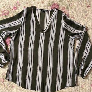 Riley & James Shirt Size M Sheer Pullover Hippie Boho Green & Ivory Flowy Sheer